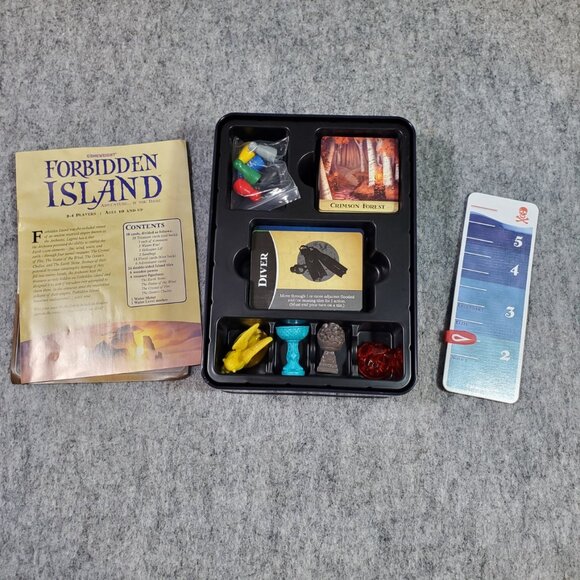 Gamewright Forbidden Island Board Game 2-4 players 30 minutes Age 10+ - Picture 4 of 6